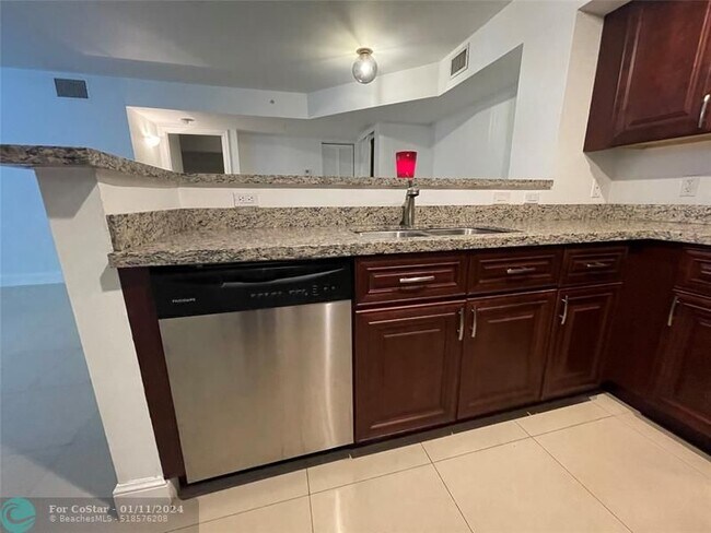 Foto del edificio - 4848 N State Rd 7