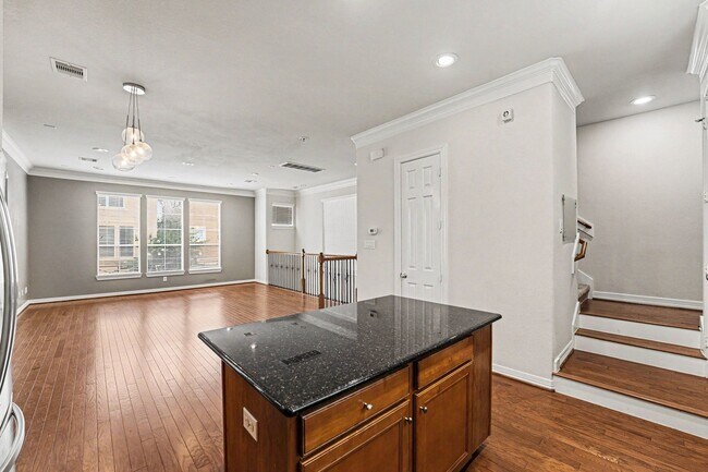 Foto del edificio - 3215 Clearview Cir