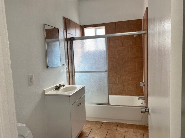 Building Photo - 883 E 40th Pl