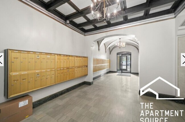 Foto del edificio - 2779 N Milwaukee Ave