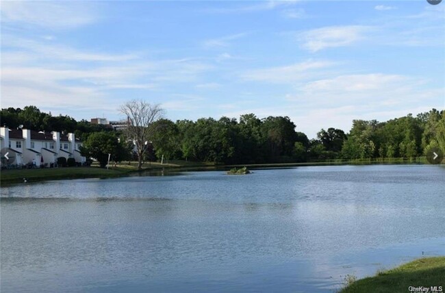 Foto del edificio - 43 Brick Pond Rd