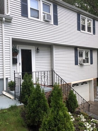 Building Photo - 143 Ridge St