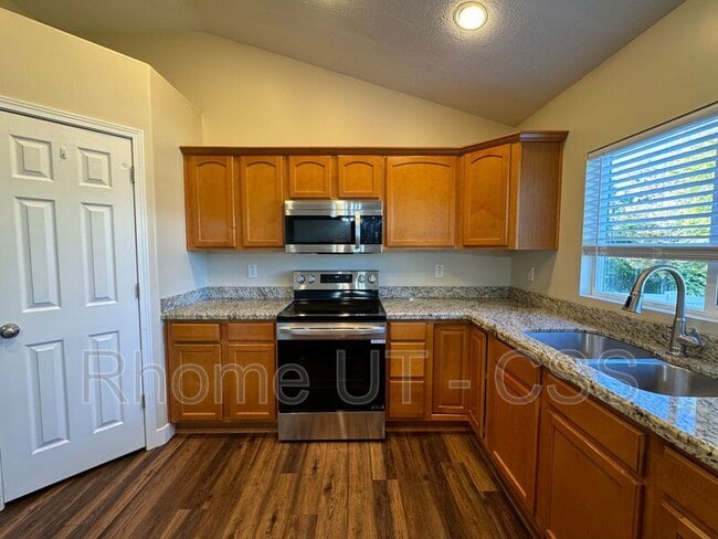 Building Photo - 1203 N 1800 W