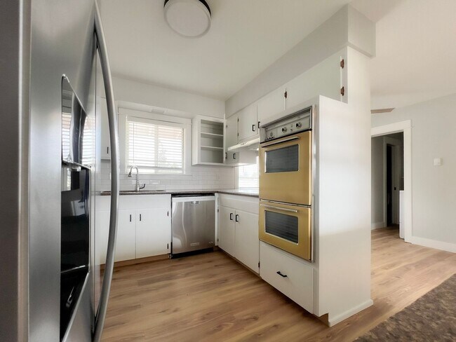 Foto del edificio - Apply by TODAY and get $1,000 off Move In!