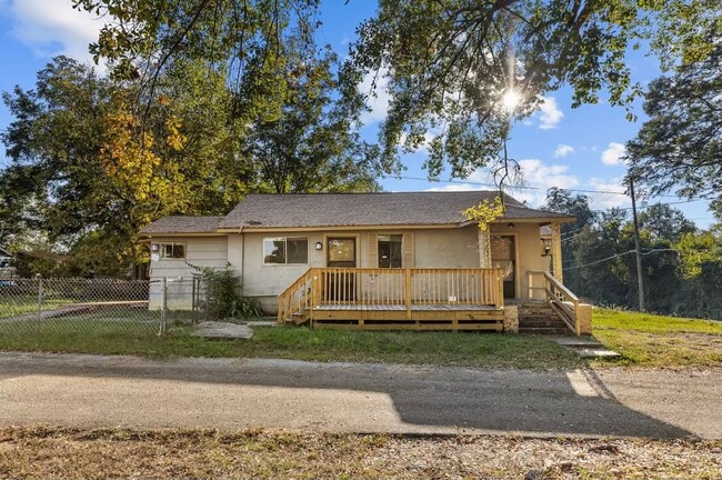 Foto del edificio - Newly renovated 3 bedroom 2 bath home.