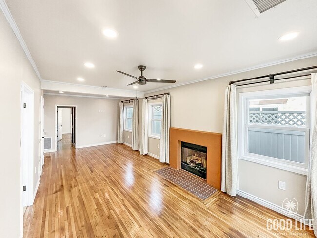 Building Photo - Stunning 3BD/1BA W/ Reserved Parking, In-Unit Laundry, and A/C in North Park!