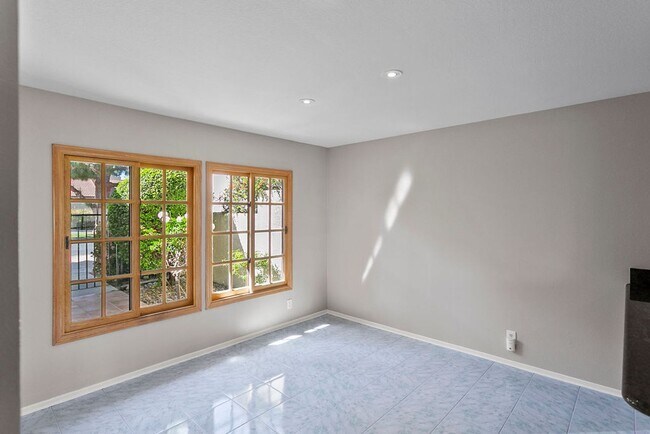 Foto del edificio - Spacious Huntington Beach Townhome