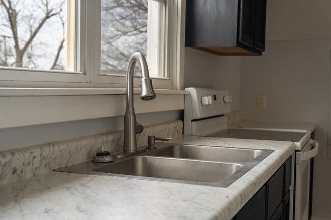 Foto del edificio - 328 Clinton St