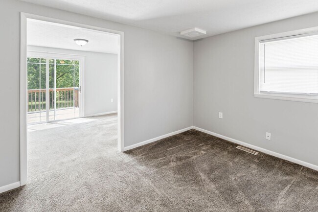 Foto del edificio - 2 bedroom 1 bath house for rent in Georgetown Indiana