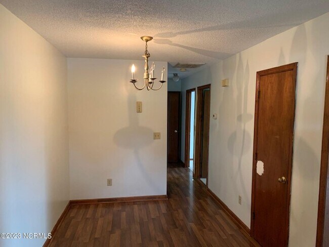Building Photo - 106 Pete Jones Dr