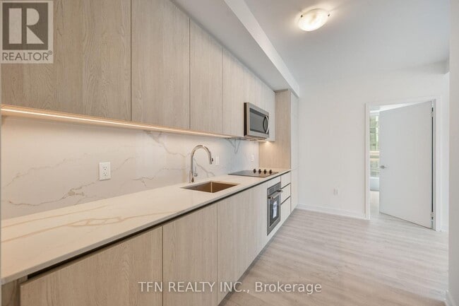 Building Photo - 15 Richardson St