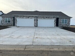 Building Photo - 4605 Castle Pines Dr