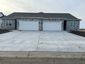 Building Photo - 4605 Castle Pines Dr