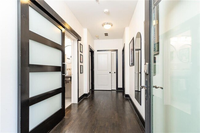 Foto del edificio - 1300 DeKalb Ave NE