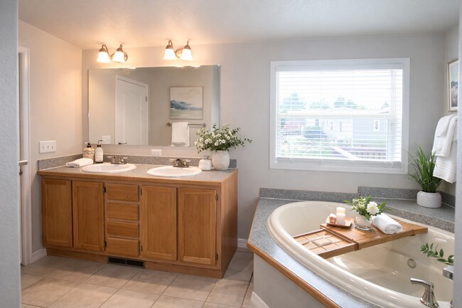 Foto del edificio - Great 3 Bedroom Ranch Style Home in low maintenance community!