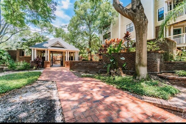 Foto del edificio - 1000 W Horatio St