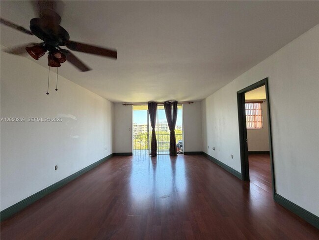 Building Photo - 2851 Leonard Dr