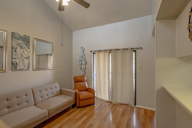 Foto del edificio - 100 Hillside Rd