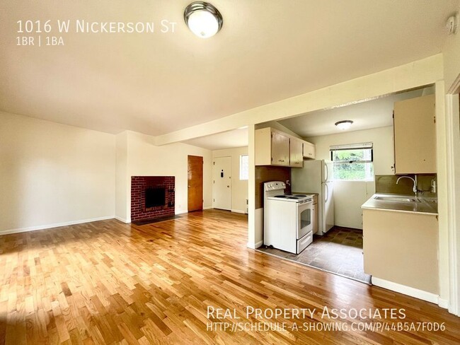 Building Photo - Bright Top Floor 1-Bedroom in North Queen ...