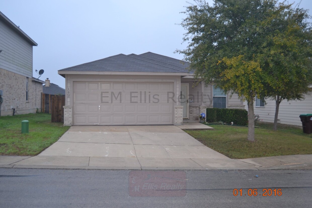 Foto principal - Beautiful 4 bedroom 2 full bath 2 car gara...