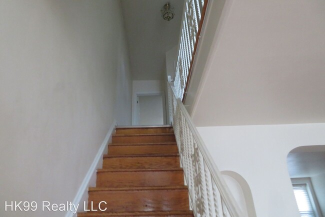 Building Photo - 3 br, 1.5 bath House - 3124 Longshore Ave.