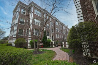 Building Photo - 431 N Lombard Ave