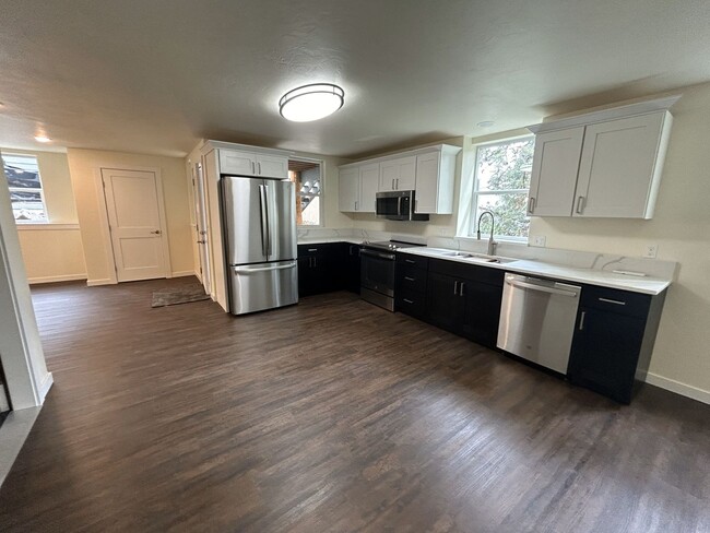Building Photo - 131 Clothier Ln