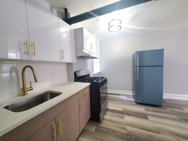 319 Summit Ave Bsmt - 311 Summit Ave