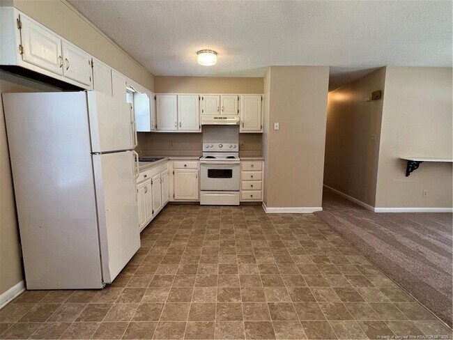 Foto del edificio - 5675 Livingston Dr