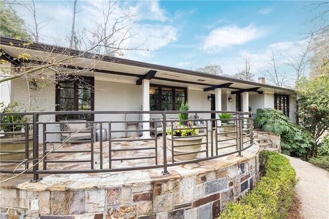 Foto del edificio - 870 Wellesley Dr NW