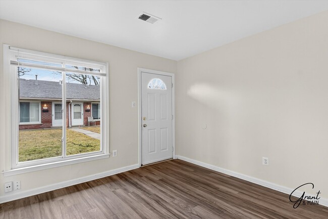 Building Photo - Maplewood Manor