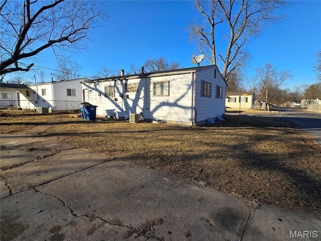 Foto del edificio - 1200 Rhea Ave