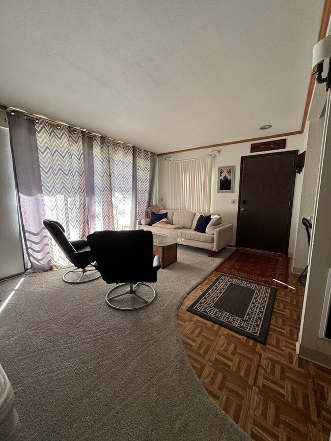 Building Photo - Hidden Valley