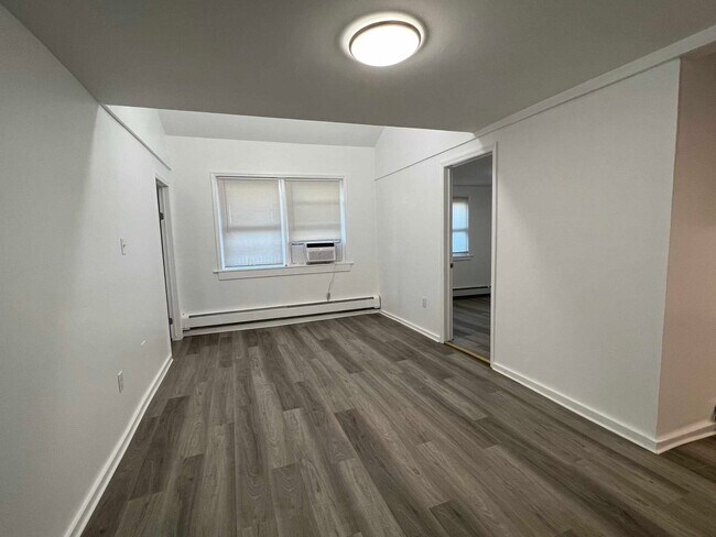 Building Photo - 2 Spring Valley St