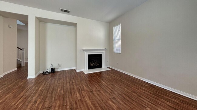 Foto del edificio - PRICE REDUCTION!! Charming 3 Bedroom 2.5 B...