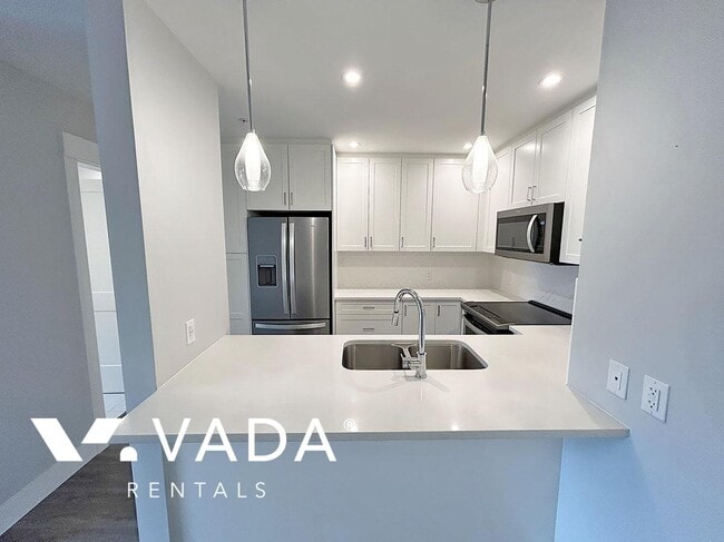 Building Photo - Montrose Square 1 Bed Apartment Rental 451...