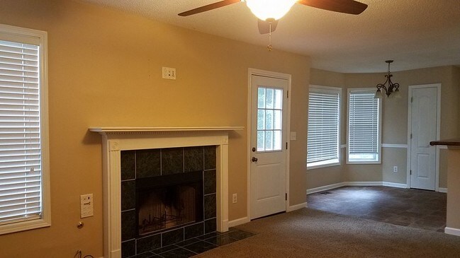 Building Photo - 10557 Sourwood Ct