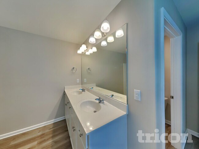 Building Photo - 752 Prominence Rd