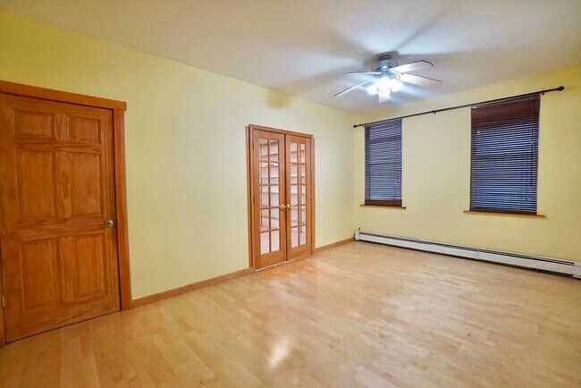 Building Photo - 39 E 40th St