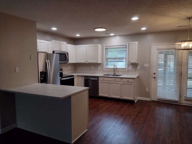 Building Photo - 9720 Stillwater Ln