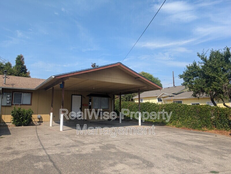 Foto principal - 361 SE Theodore St