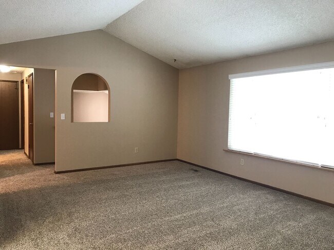 Building Photo - Brentwood Classic Home
