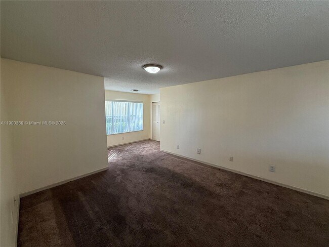 Building Photo - 12840 Vista Isles Dr