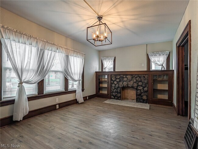 Building Photo - 1268 Pondview Ave