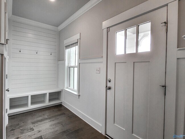 Building Photo - 158 Rugby Dr