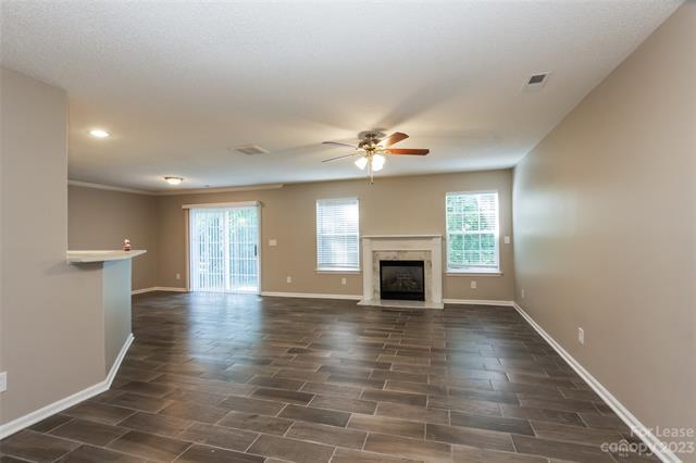 Foto del edificio - 7925 Bristle Ln