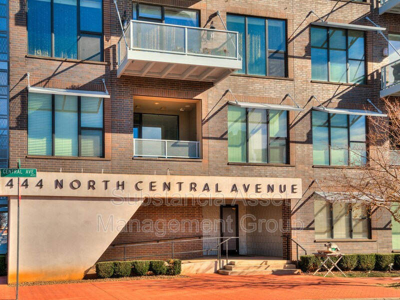 Foto principal - 444 N Central Ave