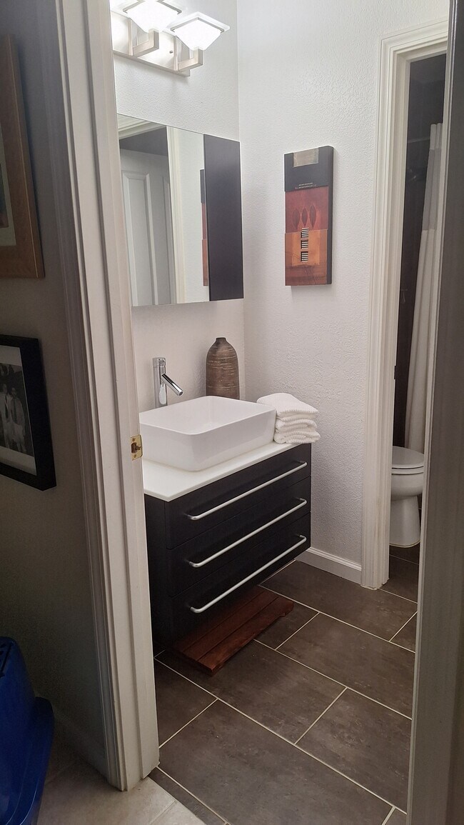 Building Photo - 10422 Donner Ave