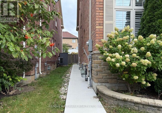 Building Photo - 429 Stringer Cir