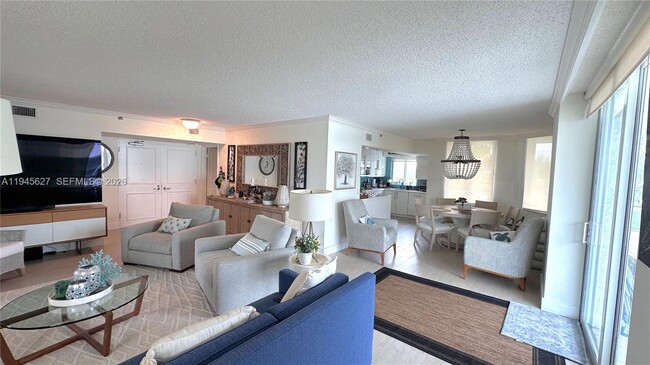 Foto del edificio - 5900 Collins Ave